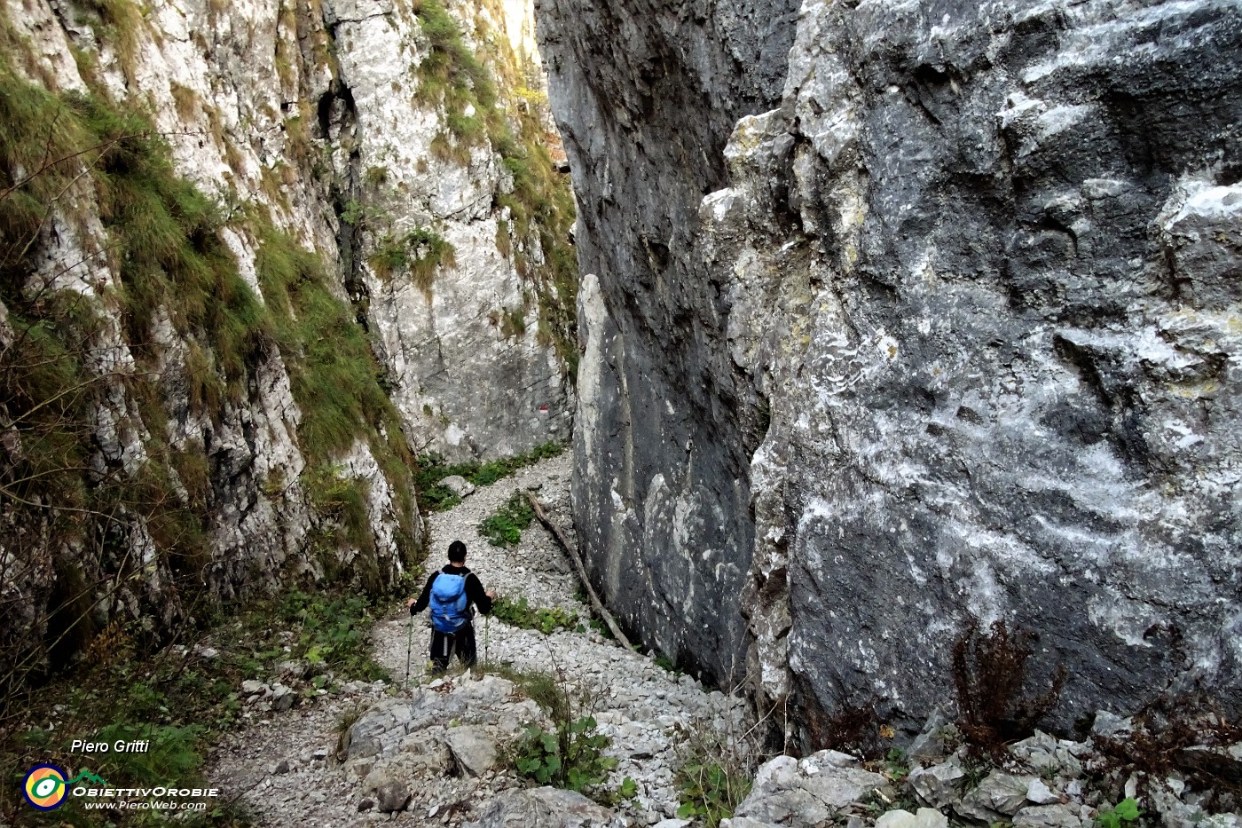 26 Tra i roccioni del labirinto.JPG